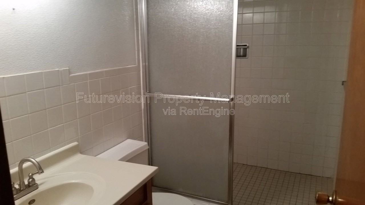 3710 Kovarik Ln - Photo 2 of 24