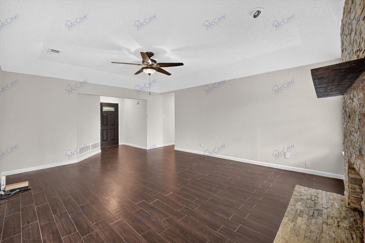 2607 Parkview Dr - Photo 2 of 17