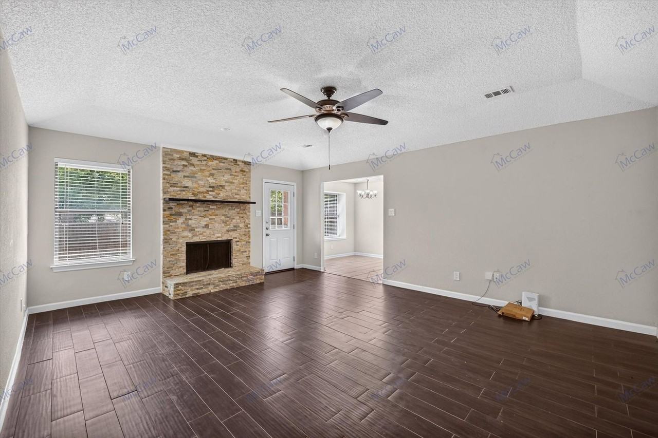 2607 Parkview Dr - Photo 3 of 17