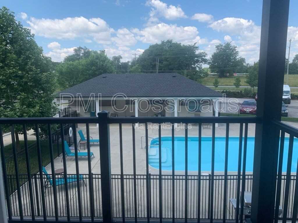 892 Taylor Station Rd #892-204 - Photo 3 of 37