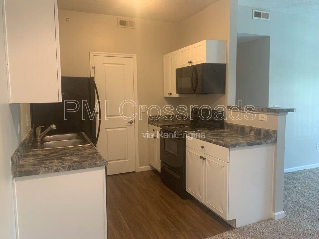 892 Taylor Station Rd #892-204 - Photo 5 of 37