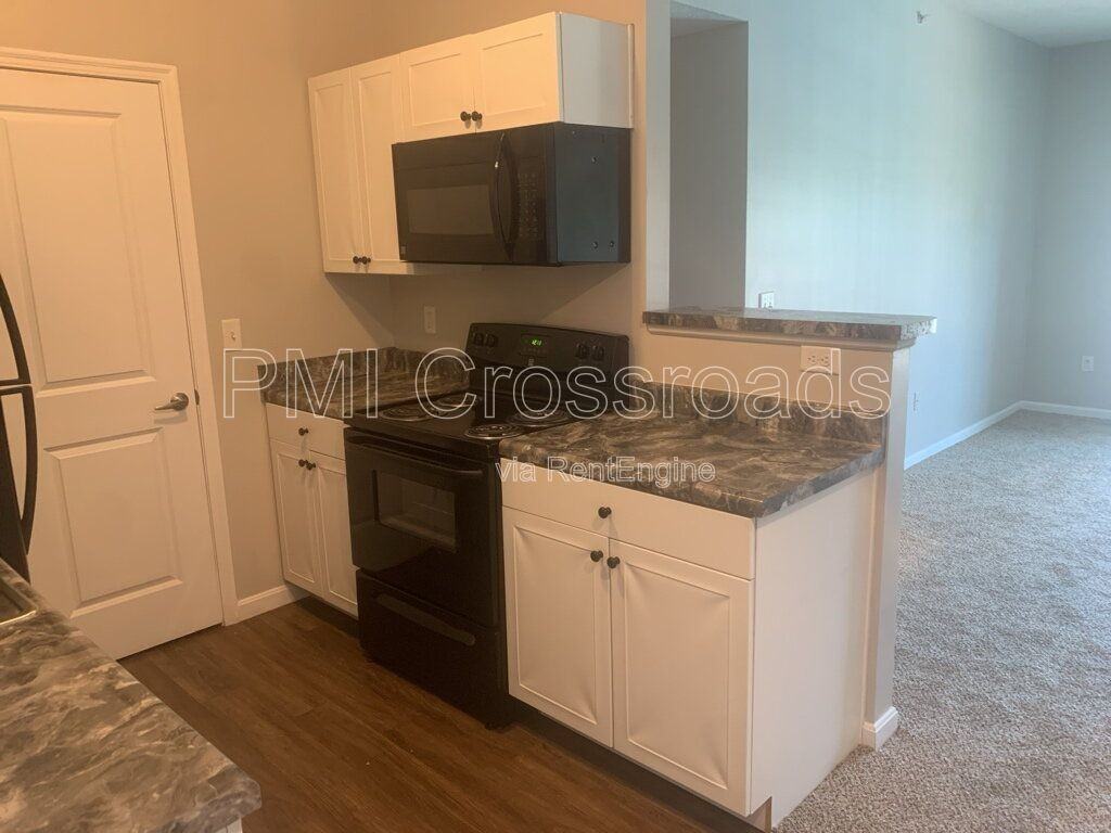 892 Taylor Station Rd #892-204 - Photo 6 of 37