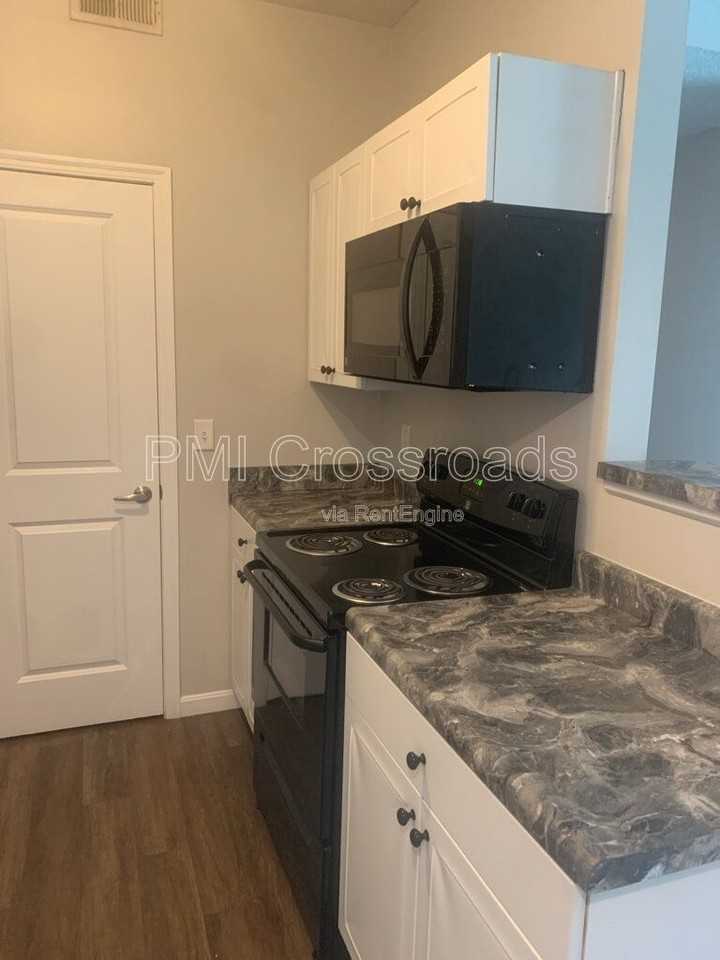 892 Taylor Station Rd #892-204 - Photo 7 of 37