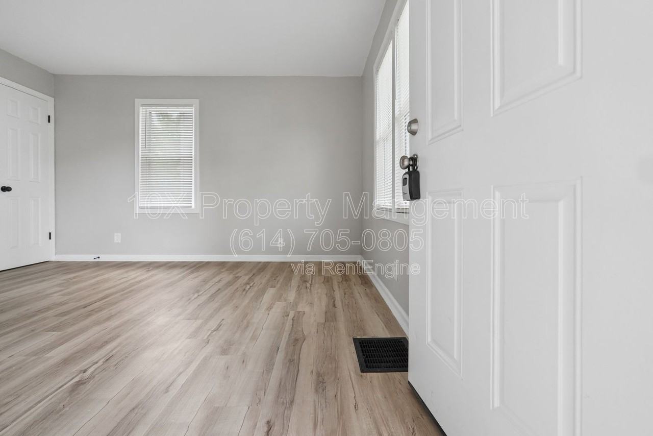 782 Whitethorne Ave - Photo 3 of 20