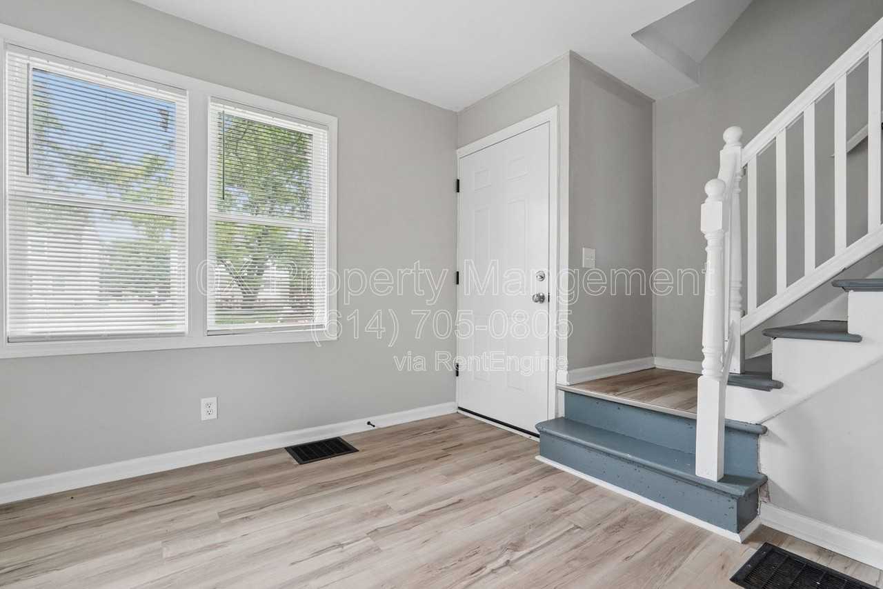 782 Whitethorne Ave - Photo 4 of 20
