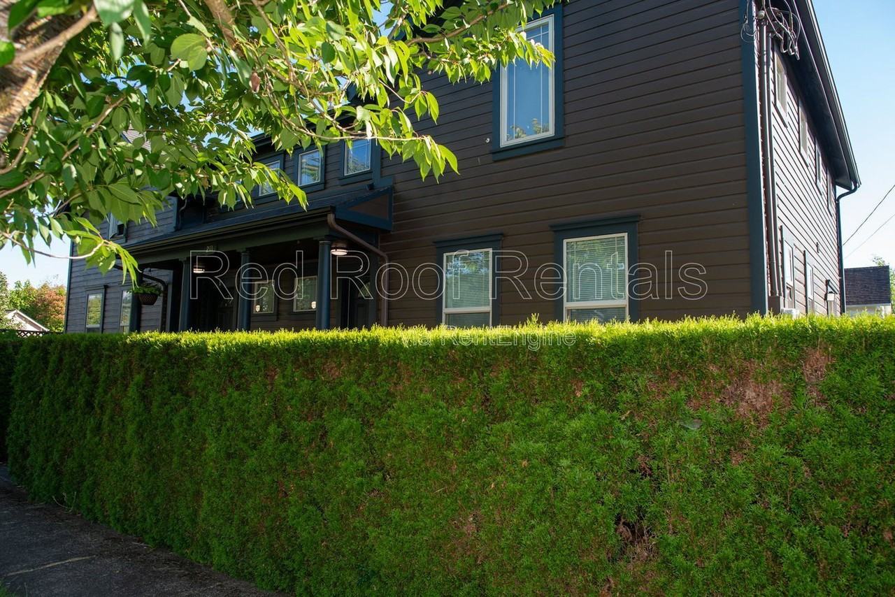 211 Varner Ave Ne #2 - Photo 4 of 29