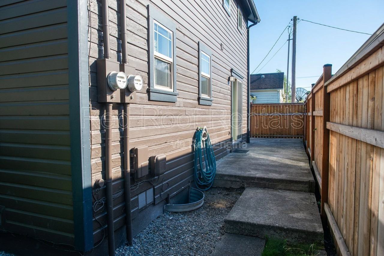 211 Varner Ave Ne #2 - Photo 6 of 29