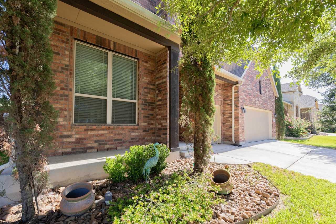 8103 Mystic Chase - Photo 3 of 39