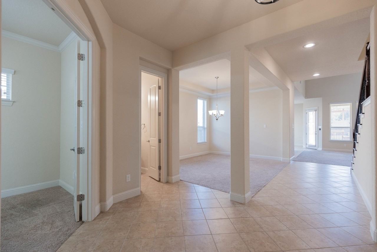 8103 Mystic Chase - Photo 4 of 39