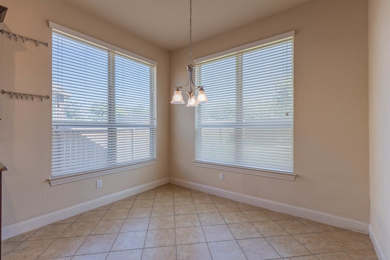 8103 Mystic Chase - Photo 7 of 39