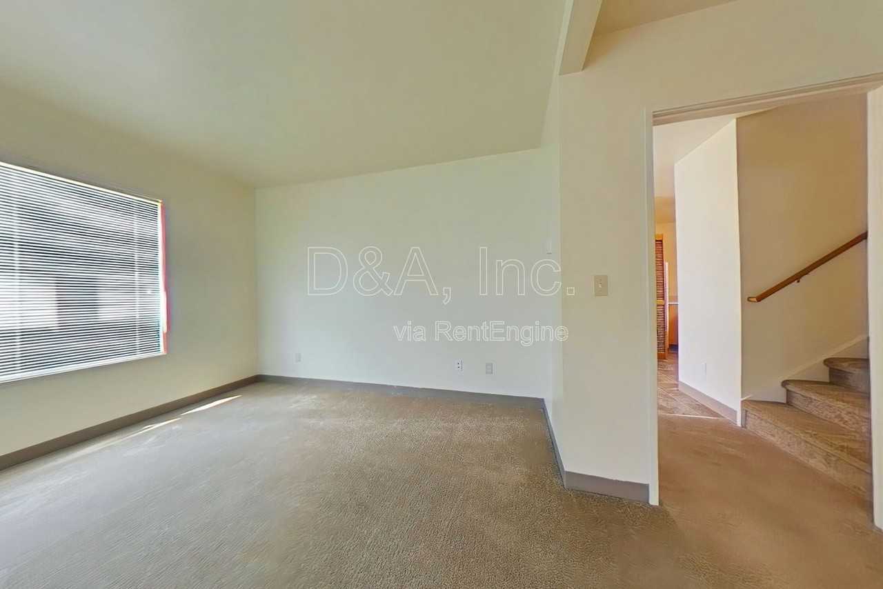 321 Nw 12th St #B - Photo 4 of 14