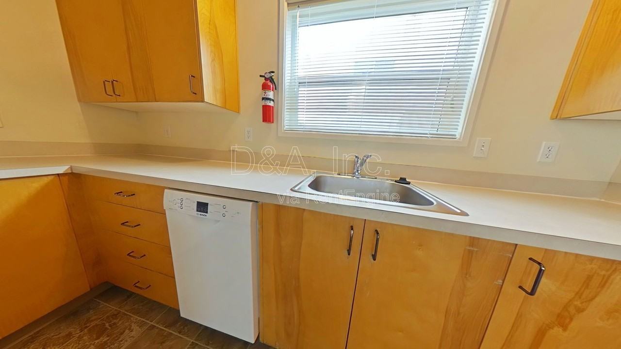 321 Nw 12th St #B - Photo 6 of 14