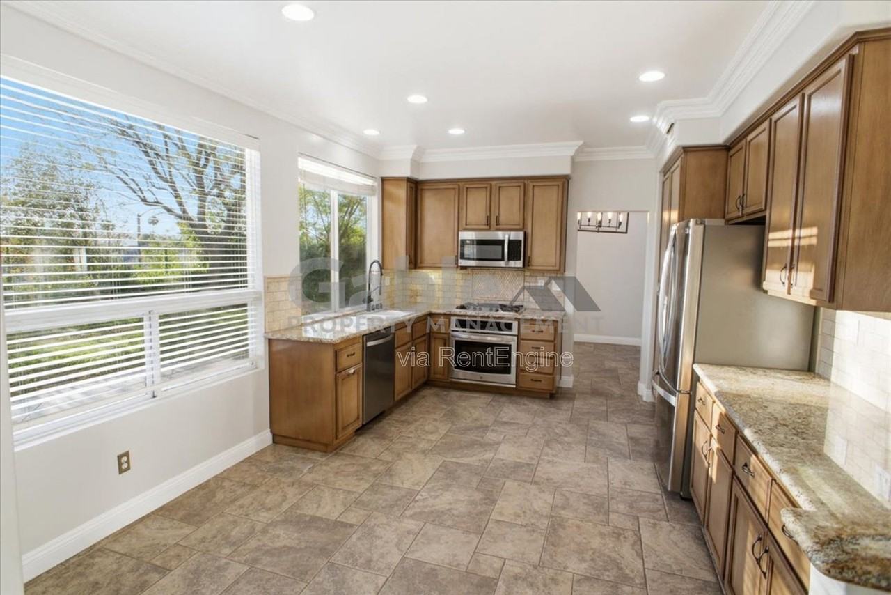 27523 Wellsley Way - Photo 4 of 26