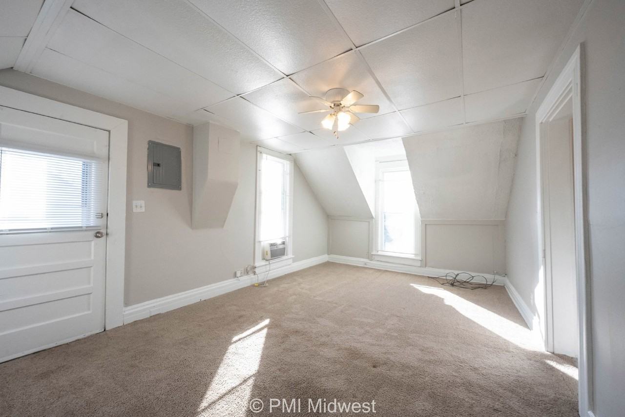 156 W Main St Apt C - Photo 7 of 28