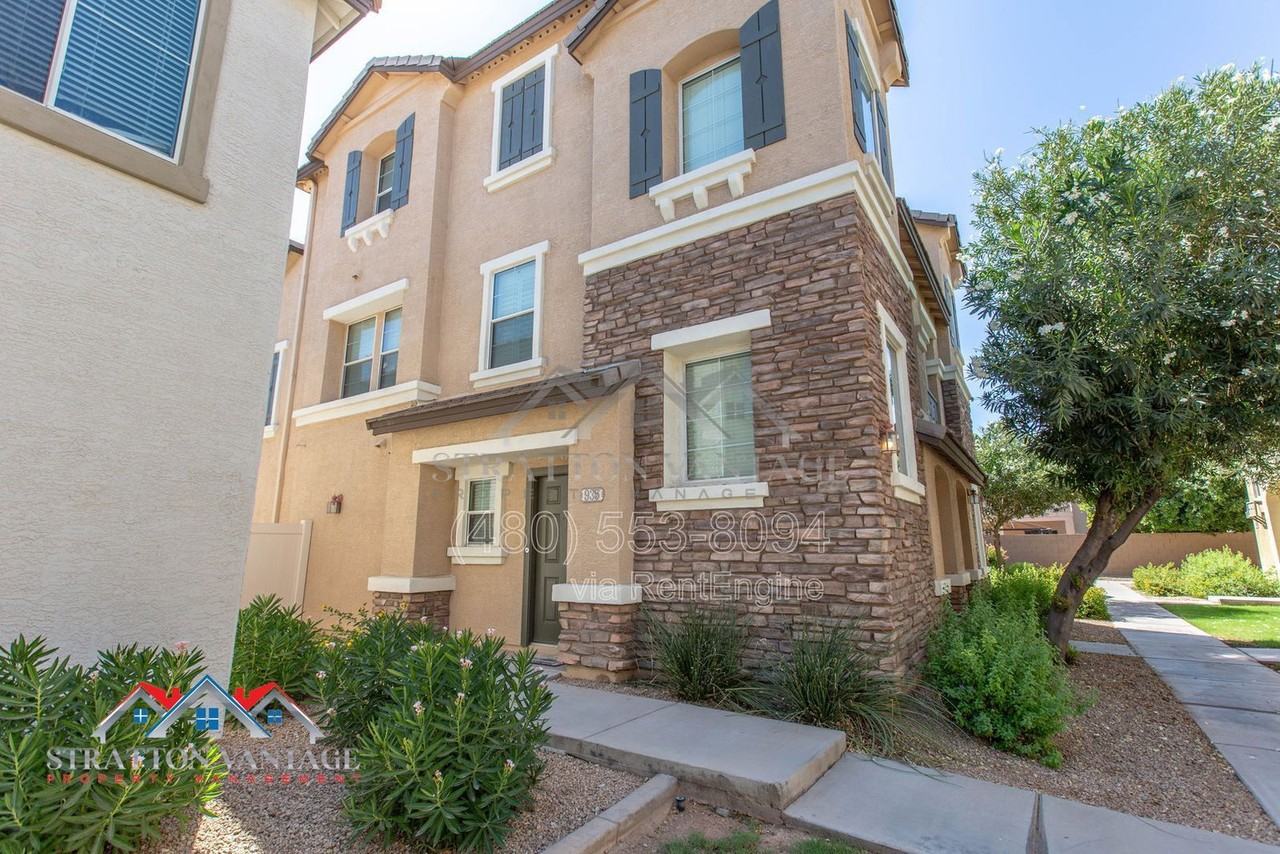 935 W Wendy Way
