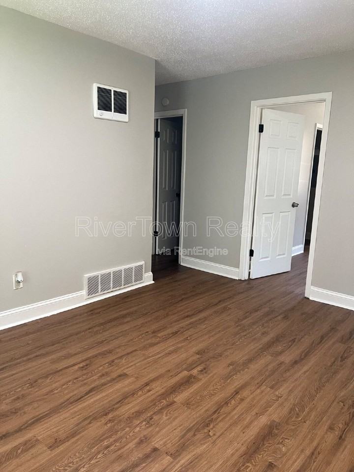 1059 Eyers Rd - Photo 2 of 12