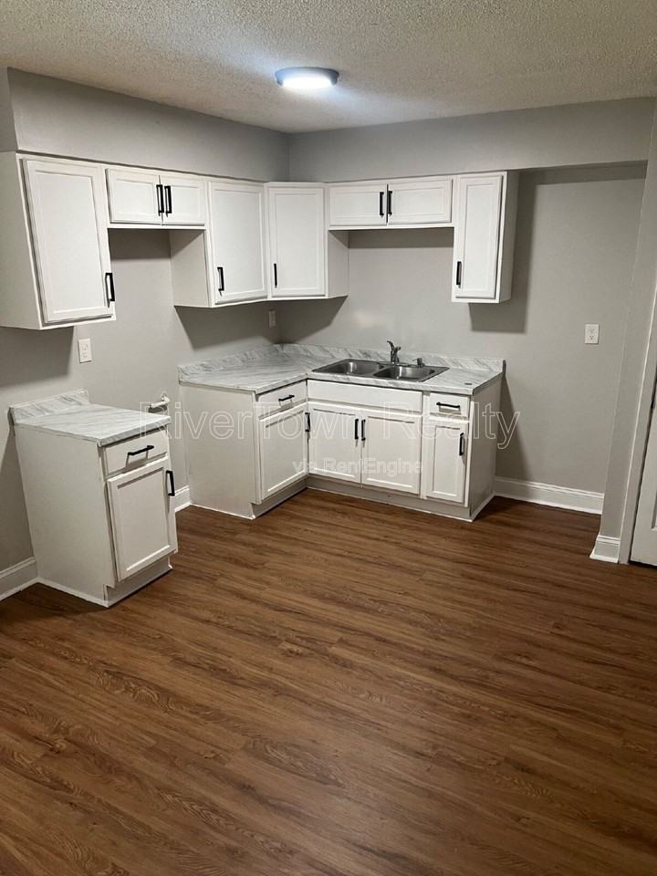 1059 Eyers Rd - Photo 3 of 12