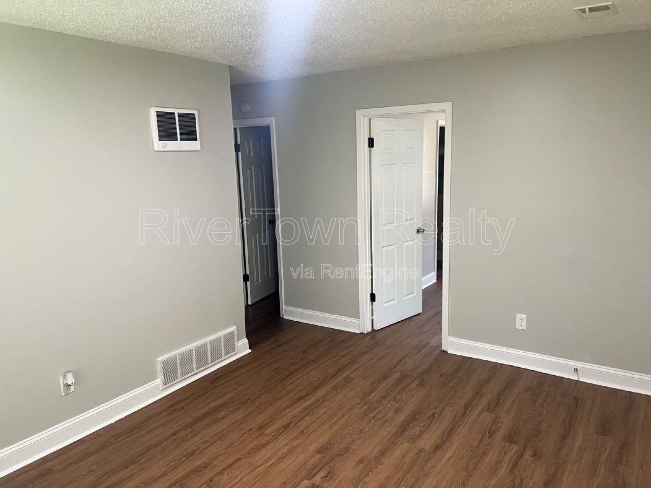 1059 Eyers Rd - Photo 5 of 12