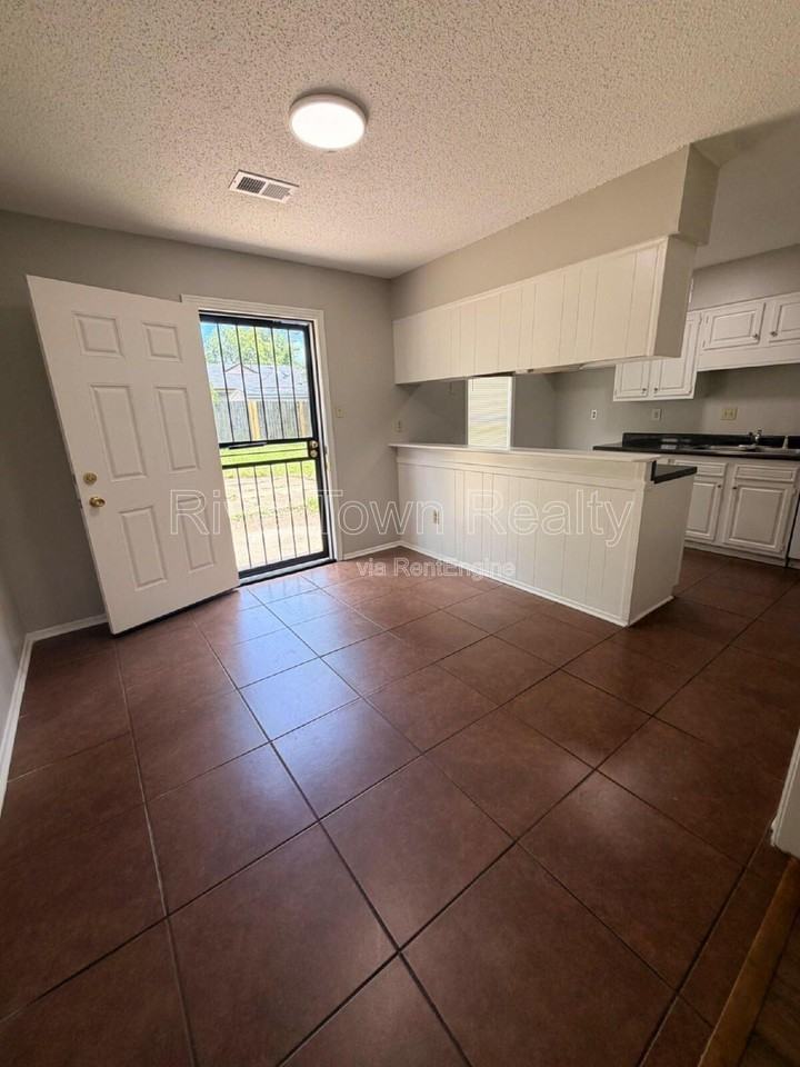 4778 Daphne Rd - Photo 4 of 17