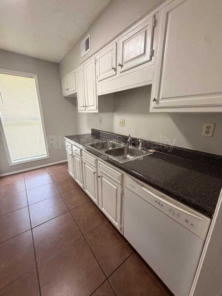 4778 Daphne Rd - Photo 5 of 17