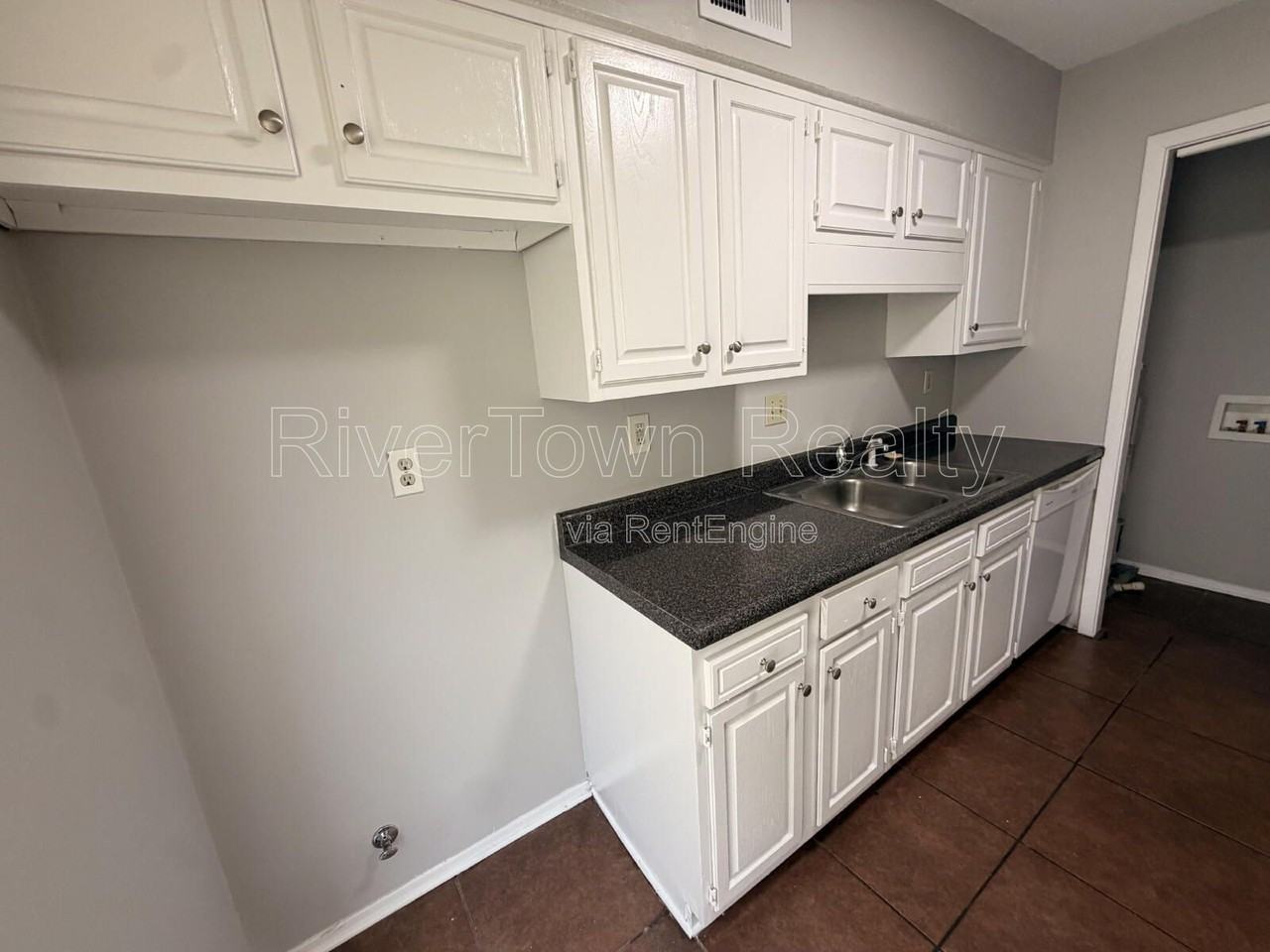 4778 Daphne Rd - Photo 7 of 17