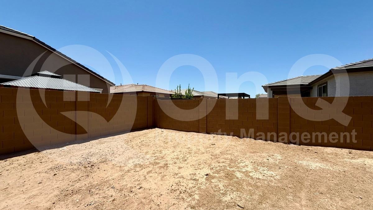 15711 W Monroe St - Photo 6 of 34