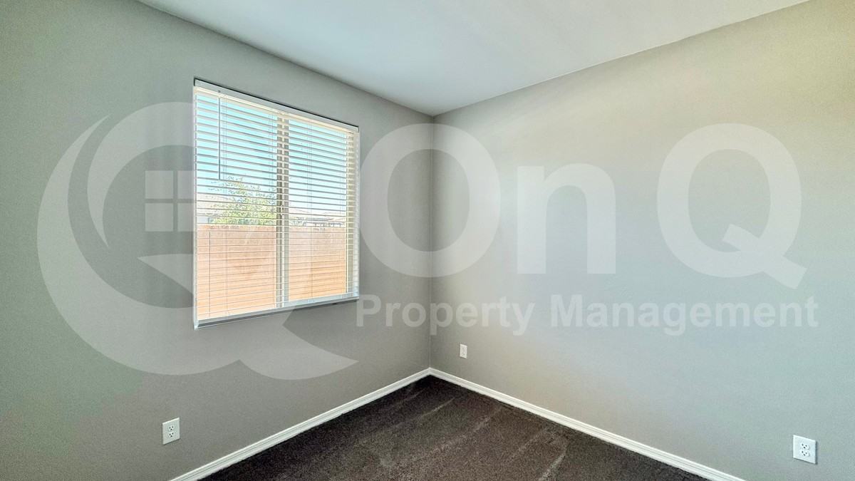 15711 W Monroe St - Photo 7 of 34