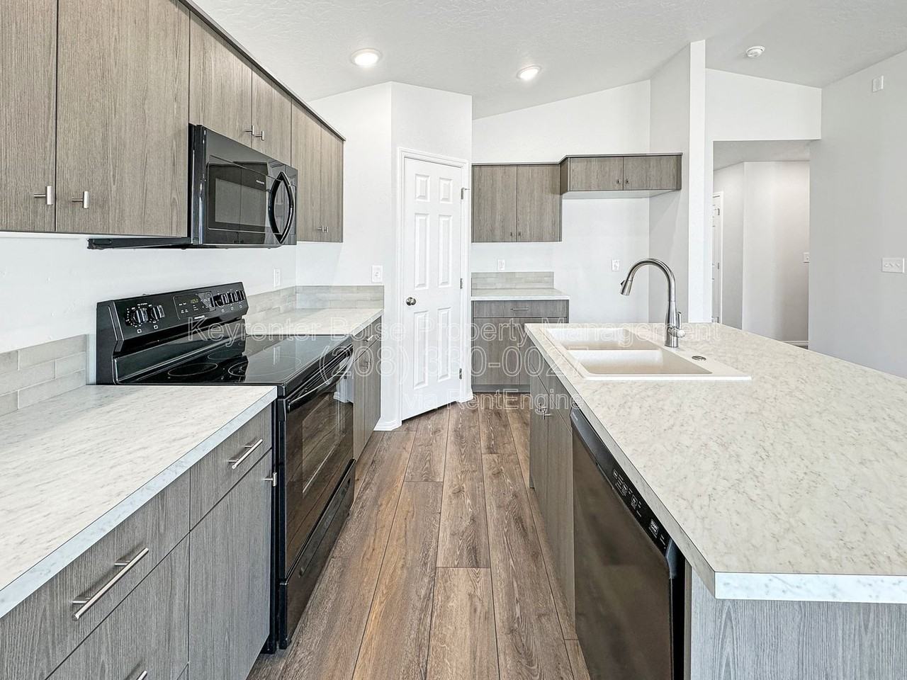 411 Gold Nugget Ave - Photo 5 of 19