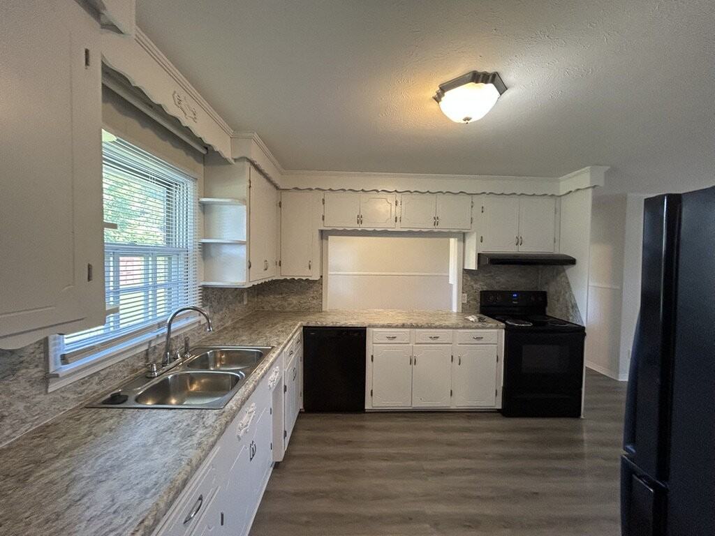 660 Fairground St - Photo 2 of 25