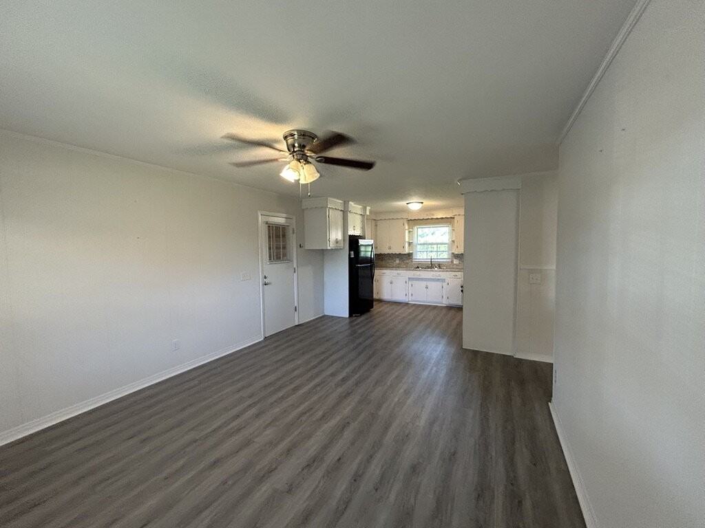 660 Fairground St - Photo 5 of 25