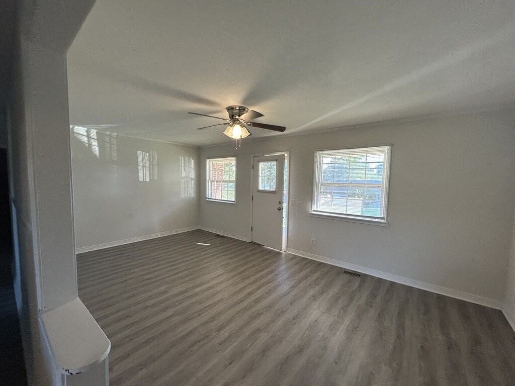 660 Fairground St - Photo 6 of 25