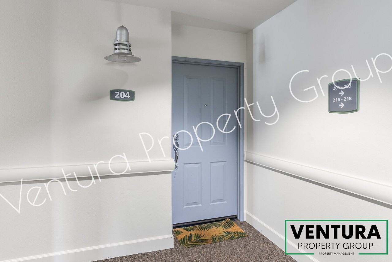1901 S Victoria Ave - Photo 3 of 33