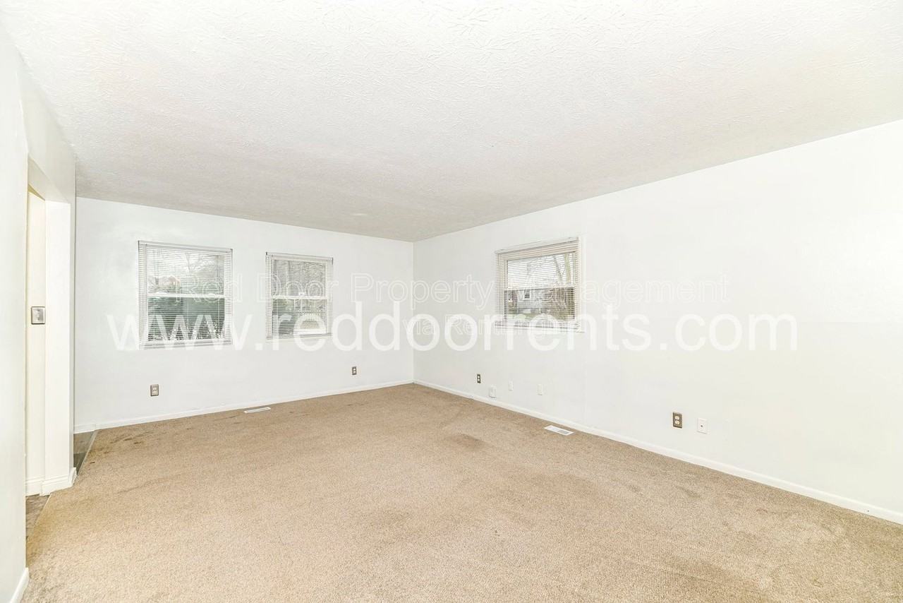 5361 Burgess Ave - Photo 3 of 29