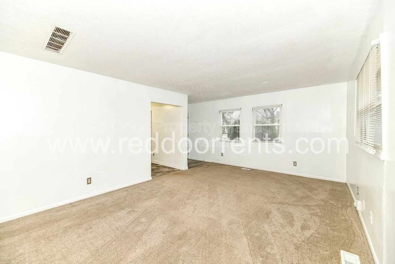 5361 Burgess Ave - Photo 4 of 29