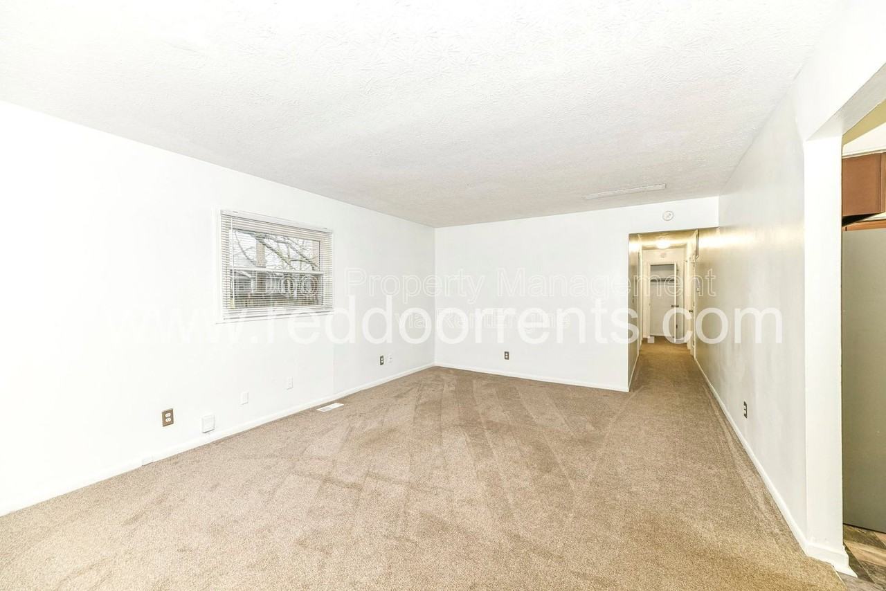5361 Burgess Ave - Photo 6 of 29