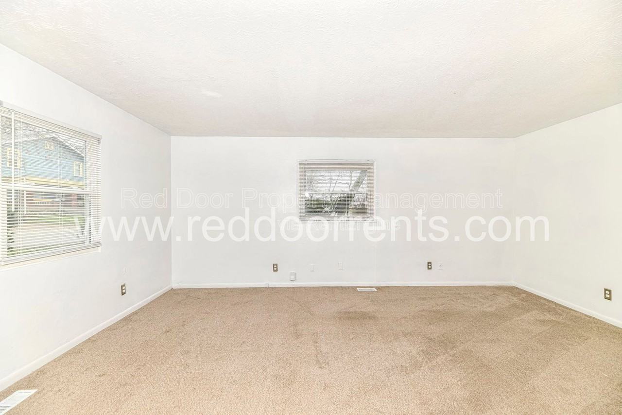 5361 Burgess Ave - Photo 7 of 29