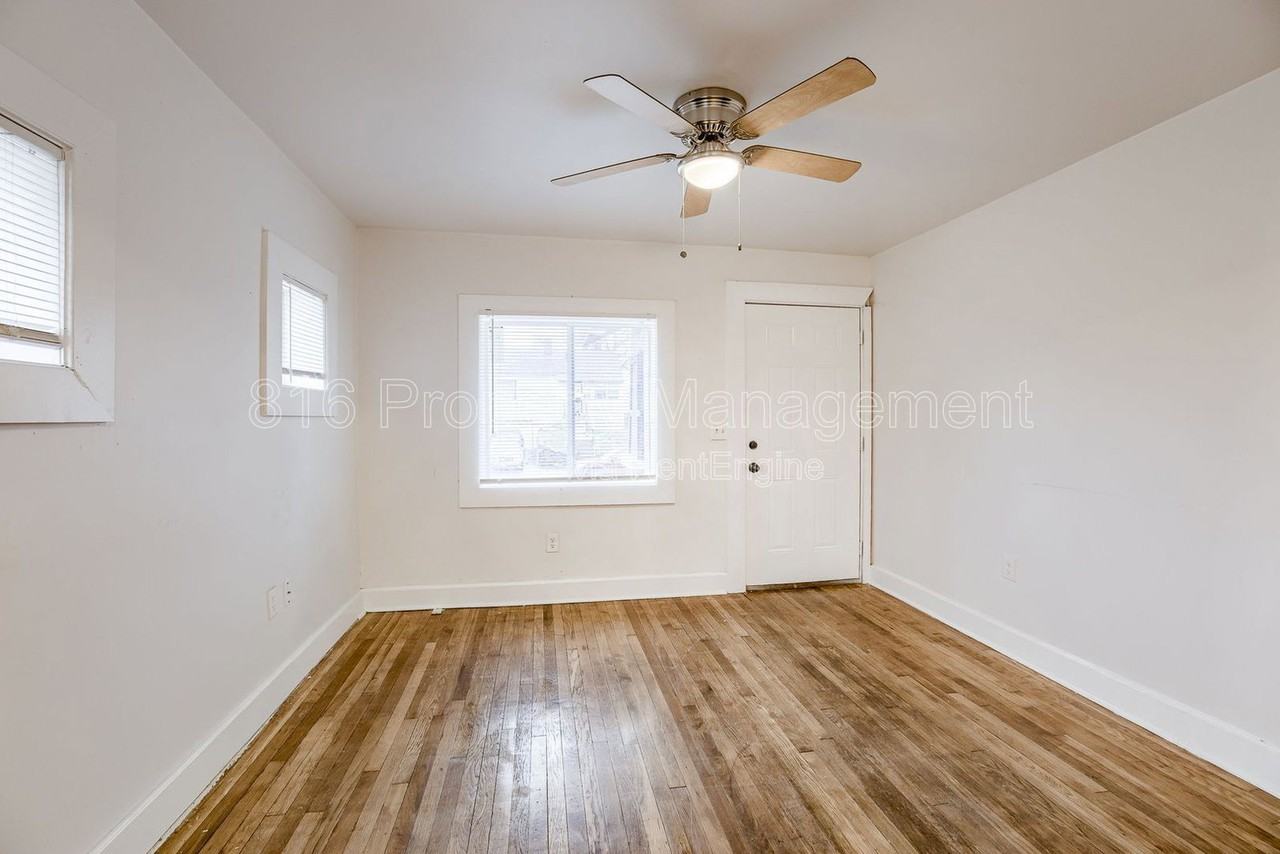 4109 Monroe Ave - Photo 3 of 19
