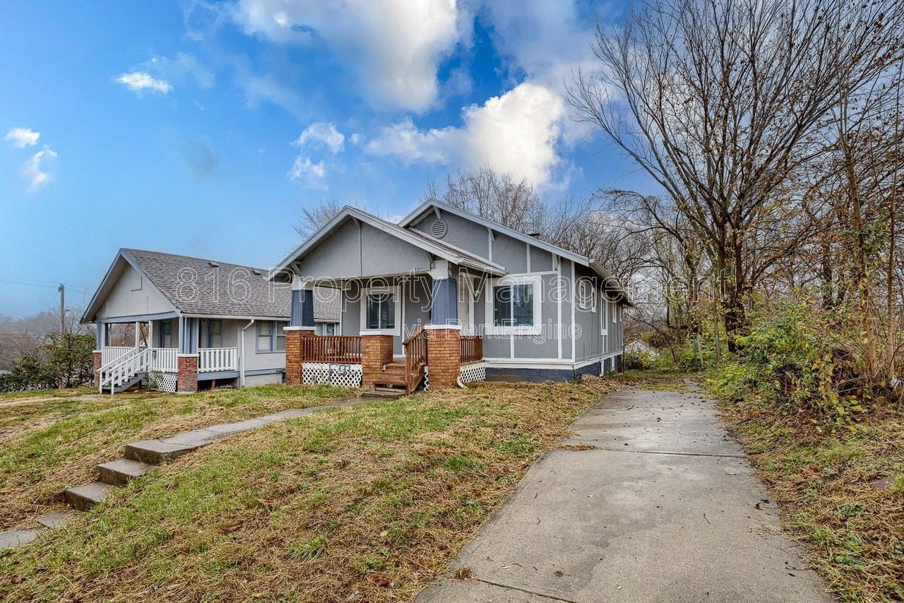 4109 Monroe Ave - Photo 4 of 19