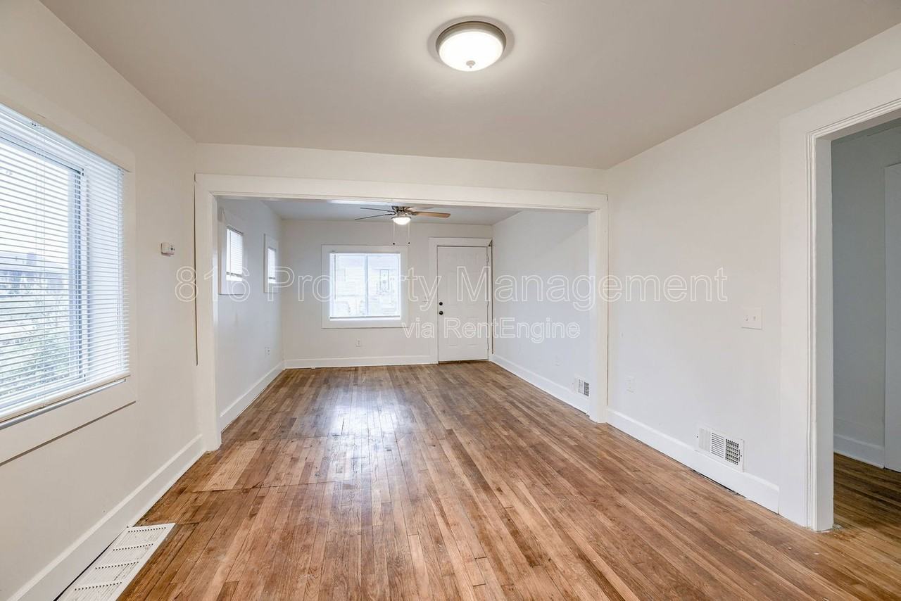 4109 Monroe Ave - Photo 5 of 19