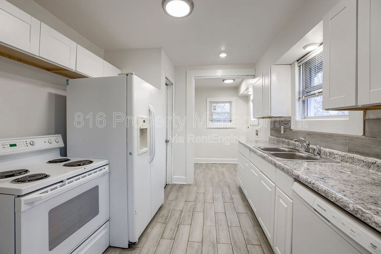 4109 Monroe Ave - Photo 7 of 19