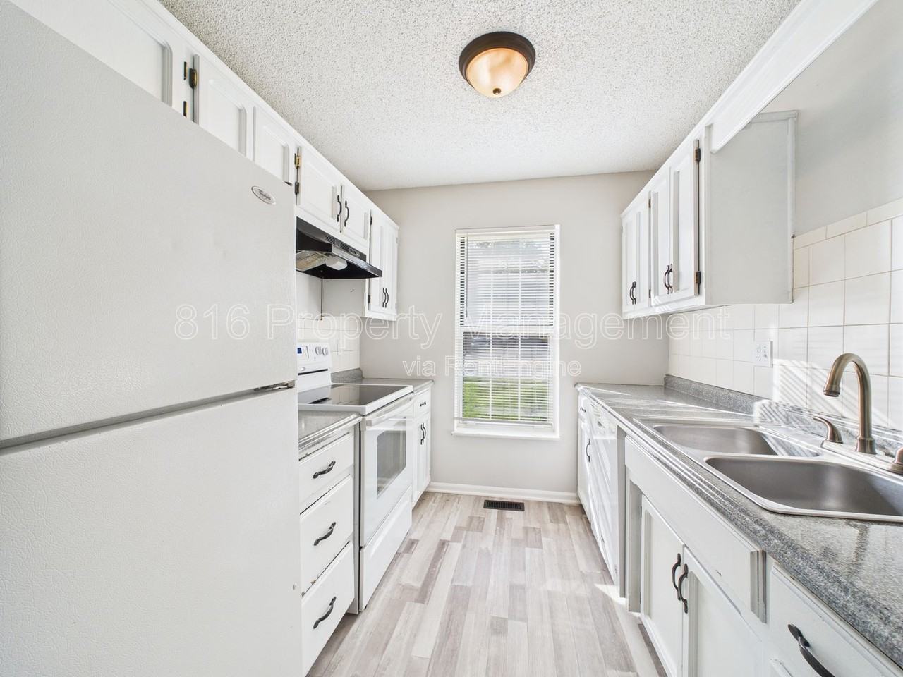 7941 Nw 79th Pl - Photo 5 of 27