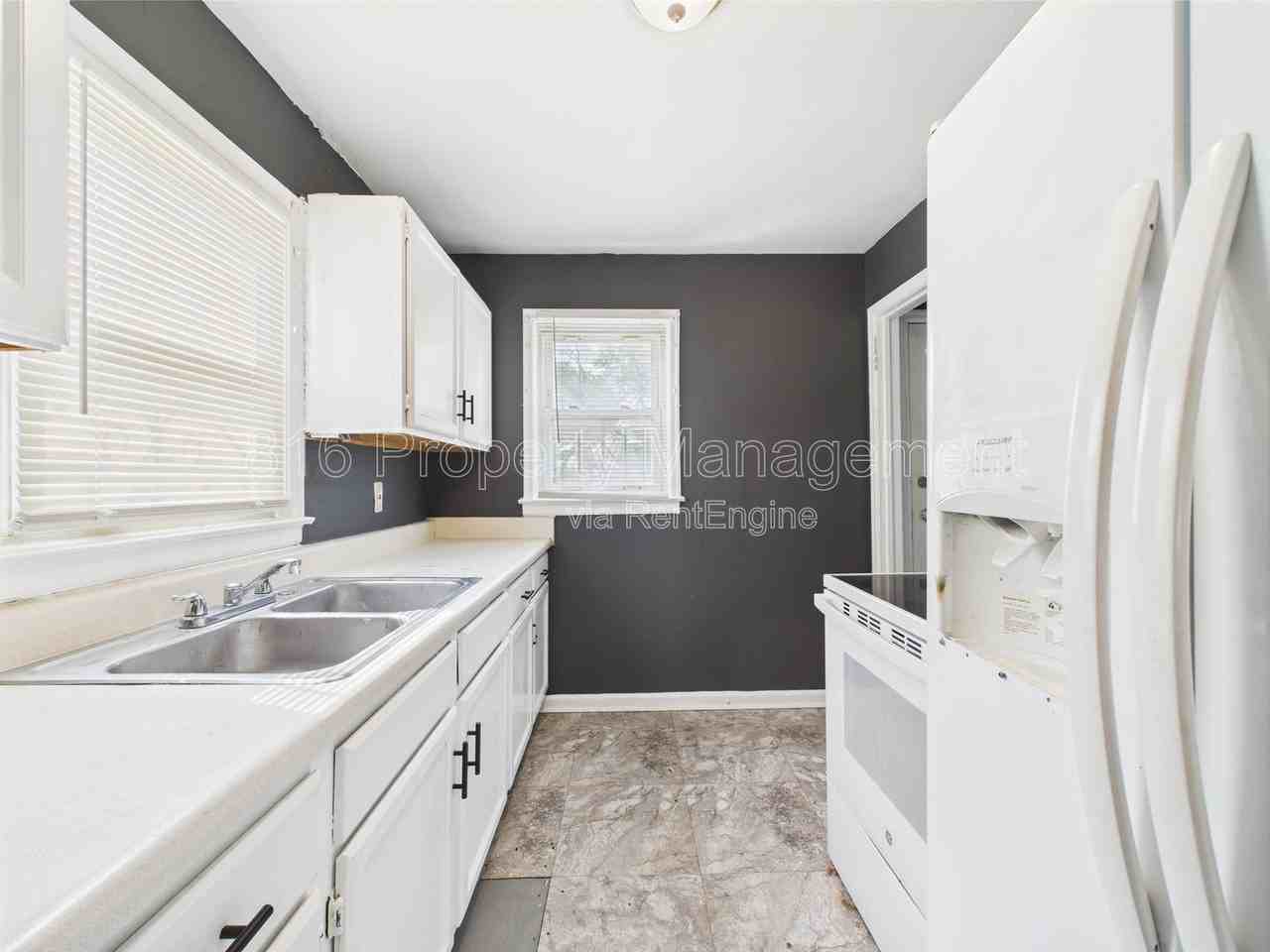 3354 Jackson Ave - Photo 4 of 29