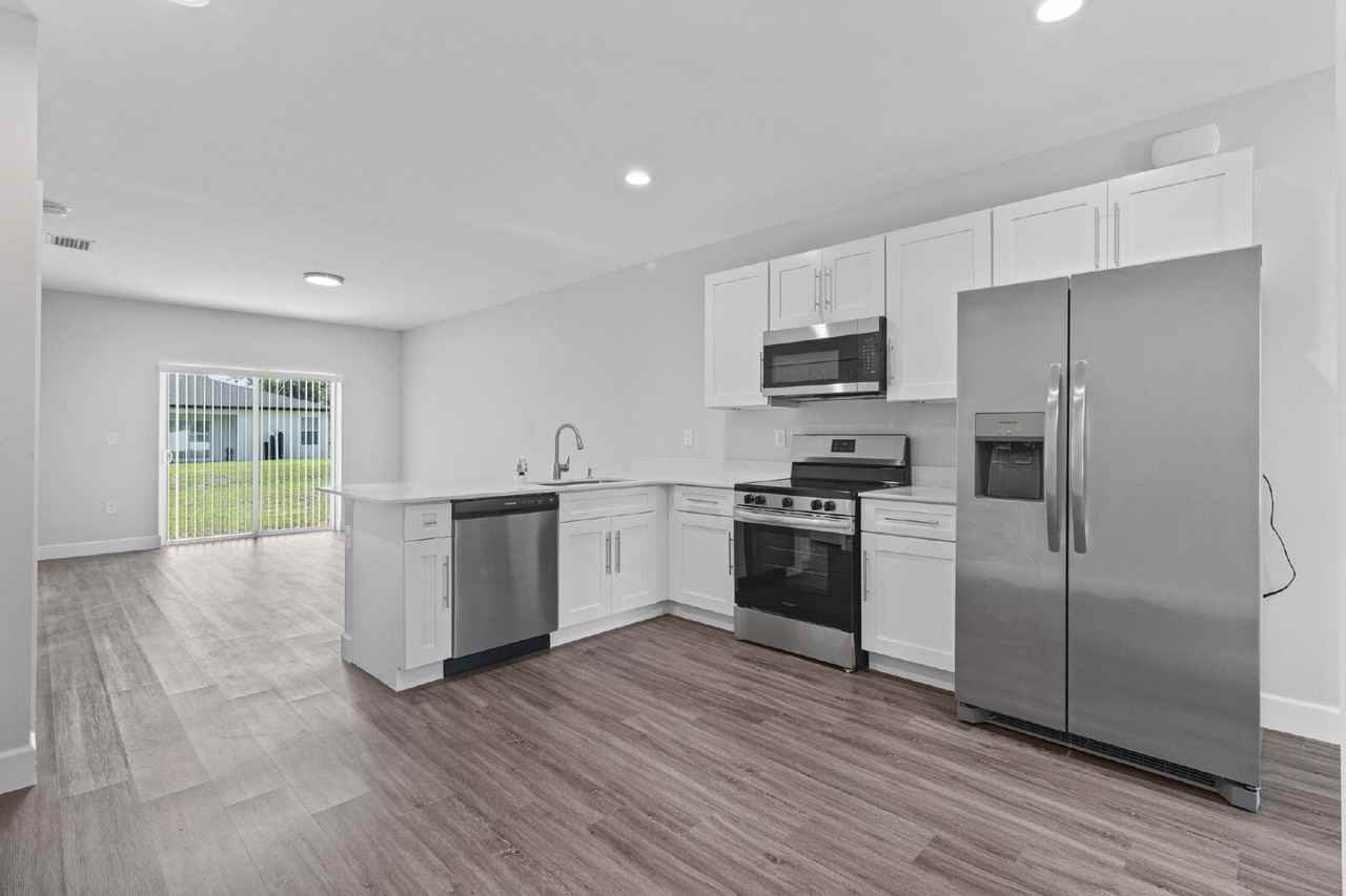 2224 Hilton St - Photo 3 of 24