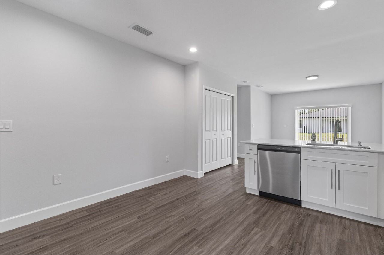 2224 Hilton St - Photo 4 of 24
