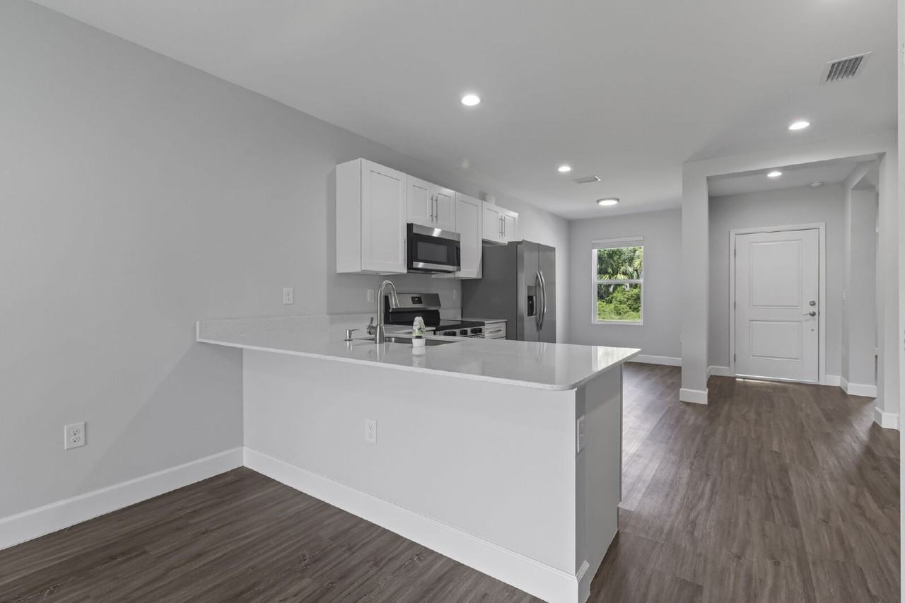 2224 Hilton St - Photo 5 of 24