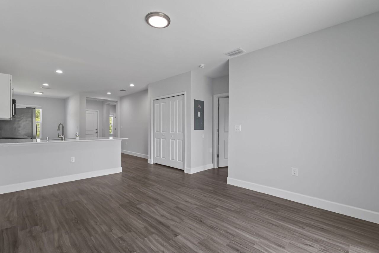 2224 Hilton St - Photo 6 of 24