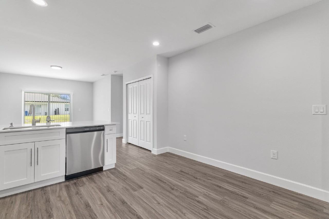 2226 Hilton St - Photo 4 of 25