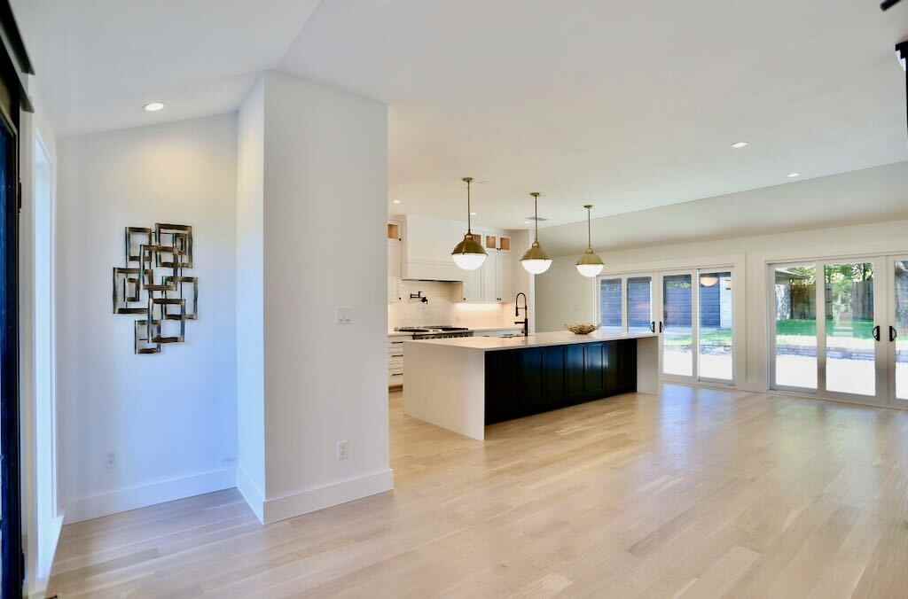6331 Linden Ln - Photo 3 of 33
