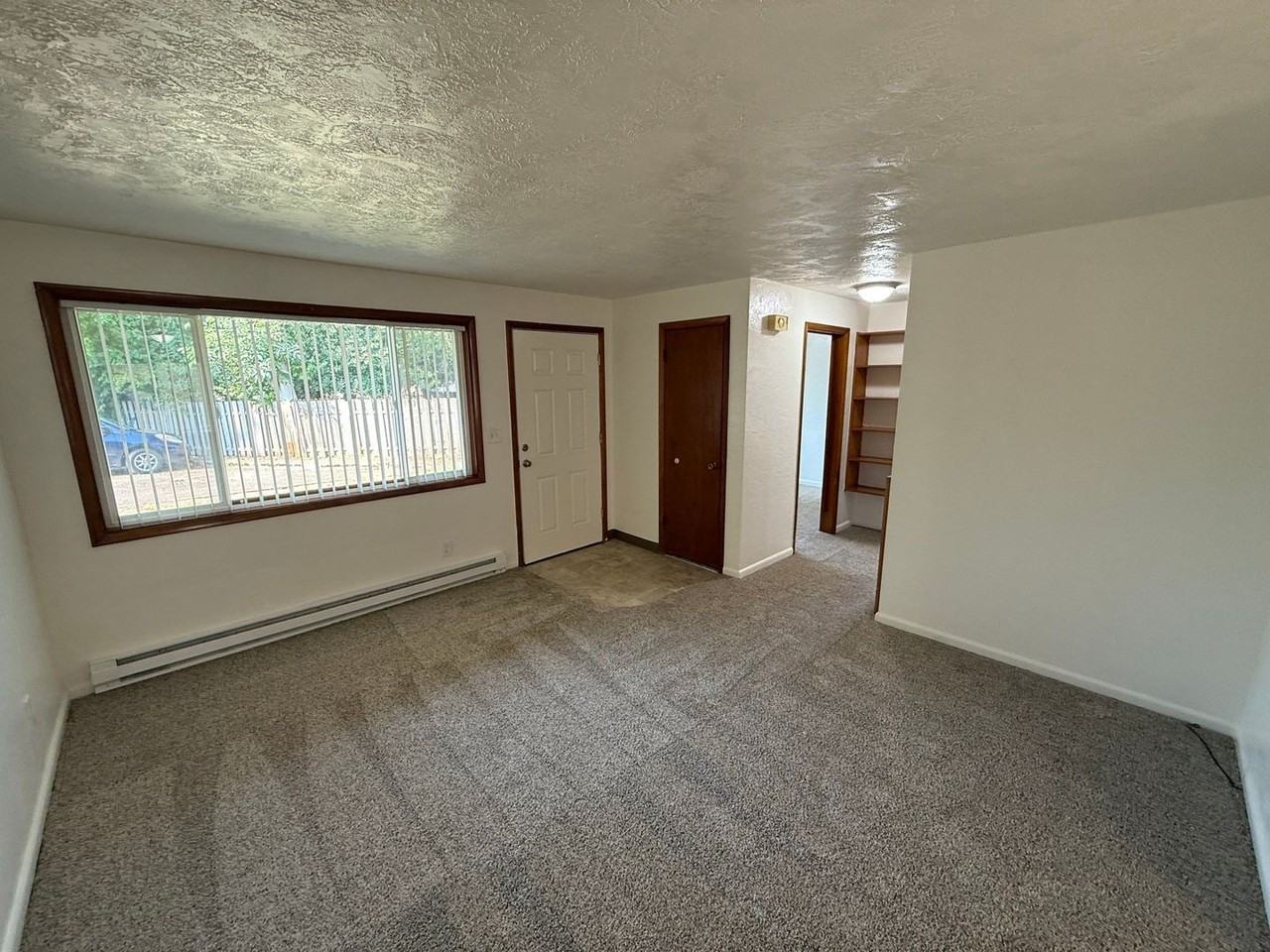 2042 Myrtle Ave Ne - Photo 3 of 19