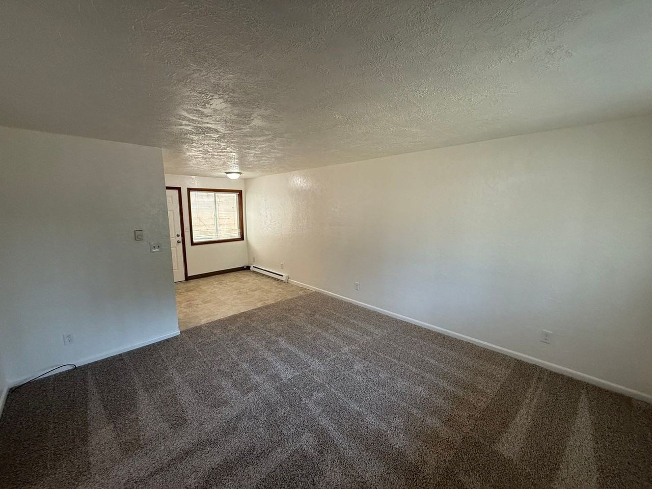 2042 Myrtle Ave Ne - Photo 4 of 19